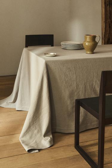 EINFARBIGE TISCHDECKE AUS SCHWEREM LEINEN - Gräulich von Zara