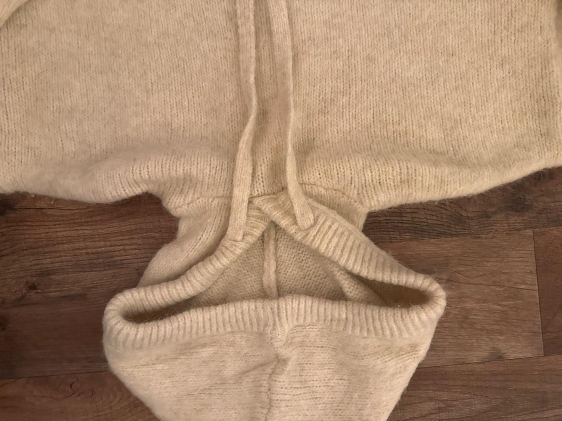 CROPPED KNIT SWEATSHIRT