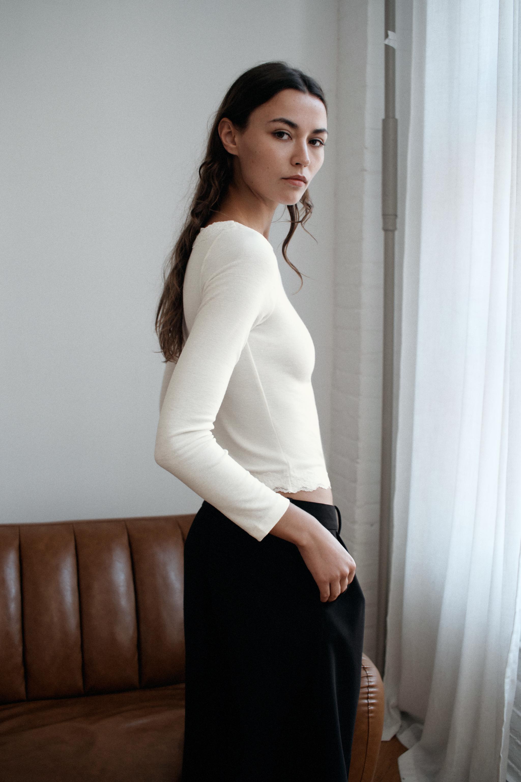 Zara Geniş Yaka Dantelli Top görsel 2