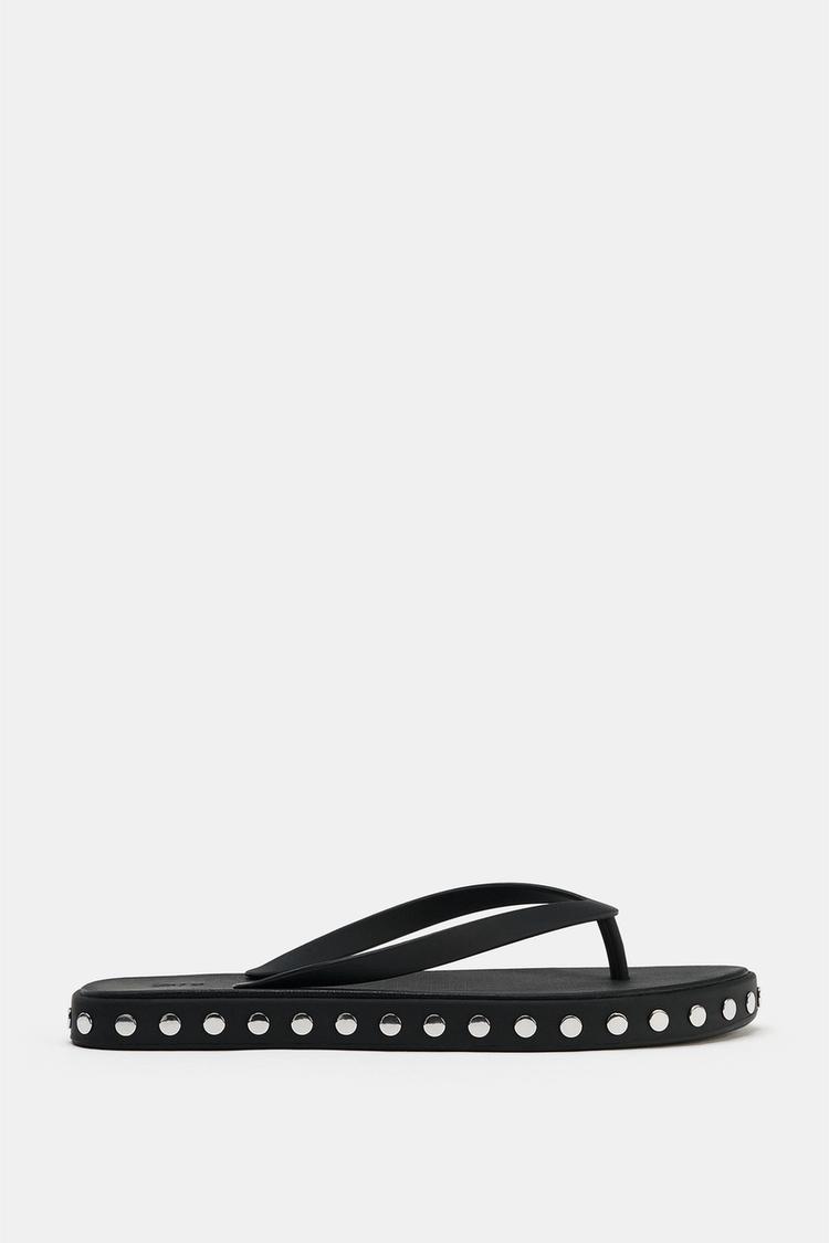 Sandalias planas con tachas 4