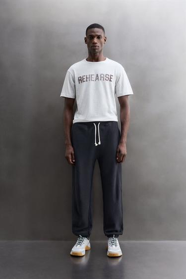 CAMISETA ALGODÓN TEXTO ESTAMPADO - Gris vigoré de Zara - Imagen 0