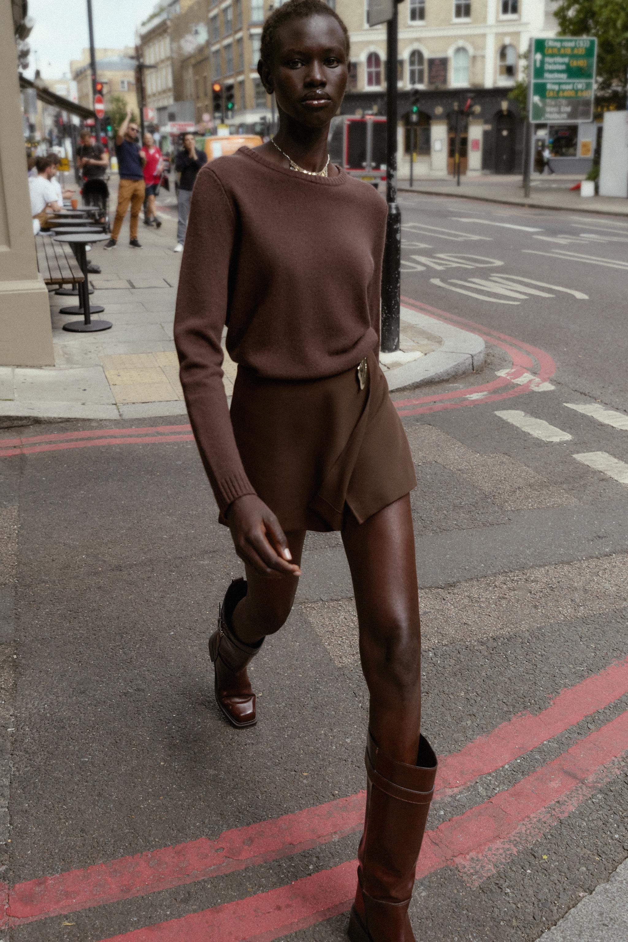 アシンメトリー スコート、アプライク - アイボリー | ZARA