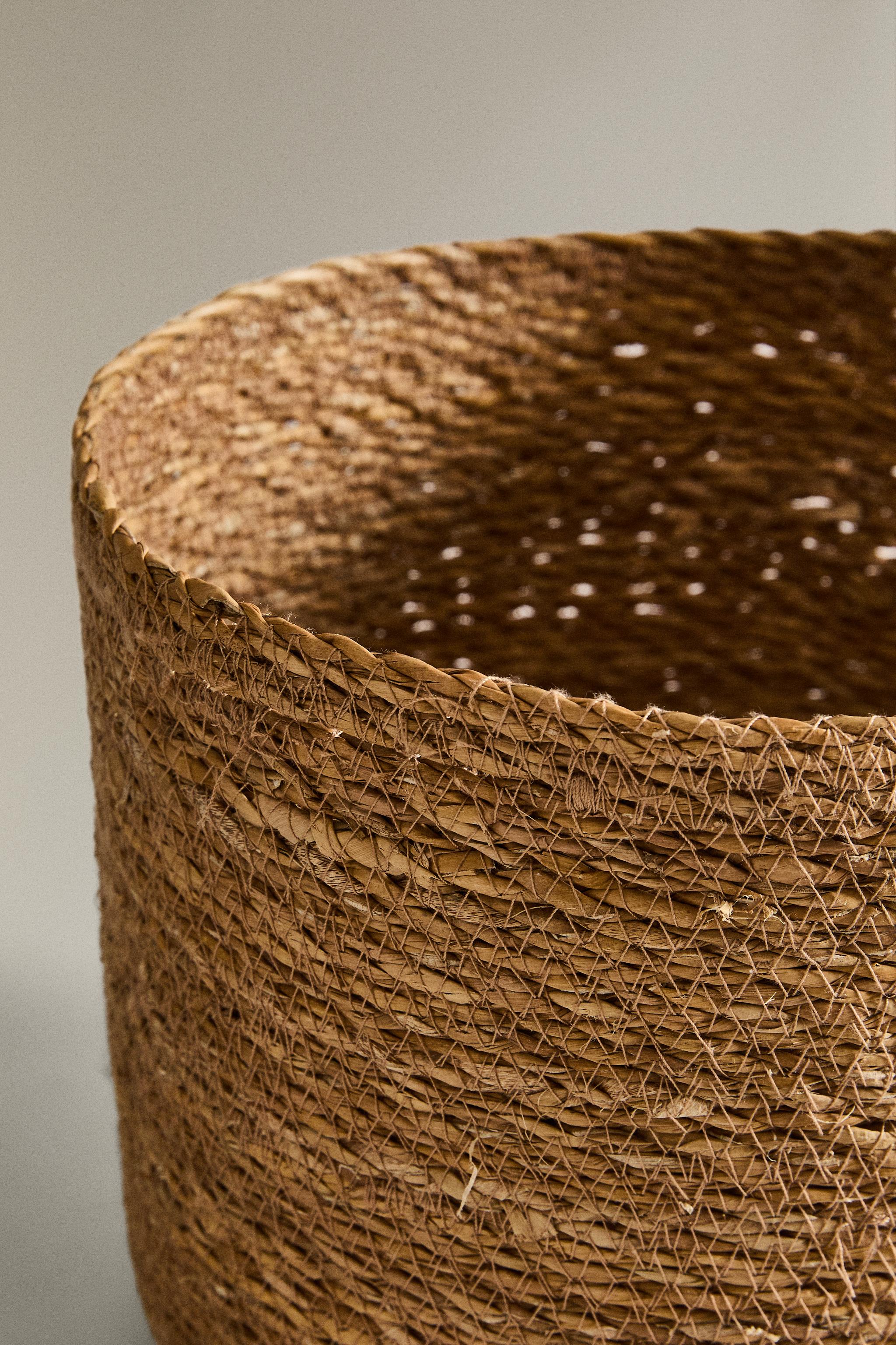 CYLINDRICAL SEAGRASS BASKET — Light beige