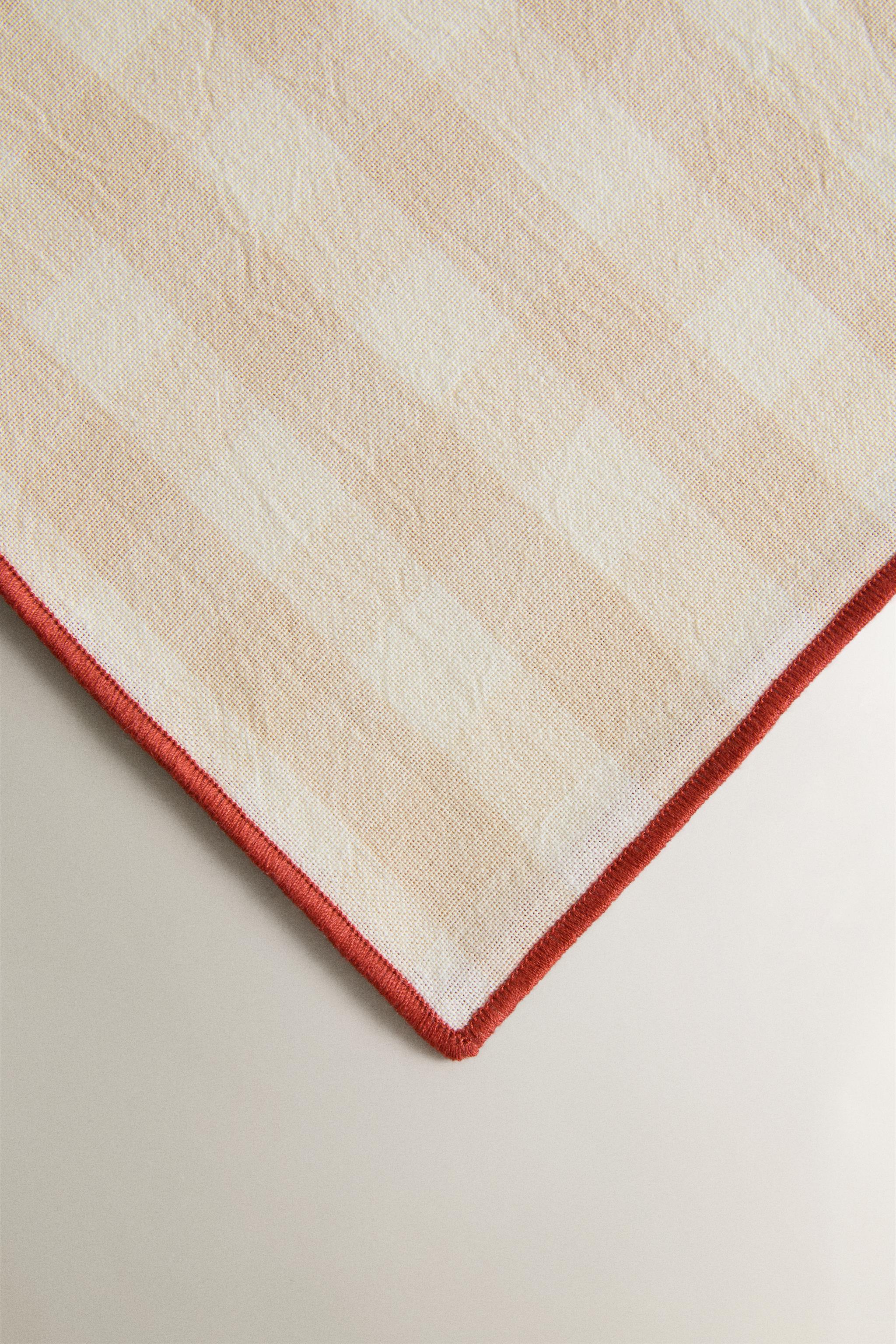 NAPPE CARREAUX ET SURPIQÛRES