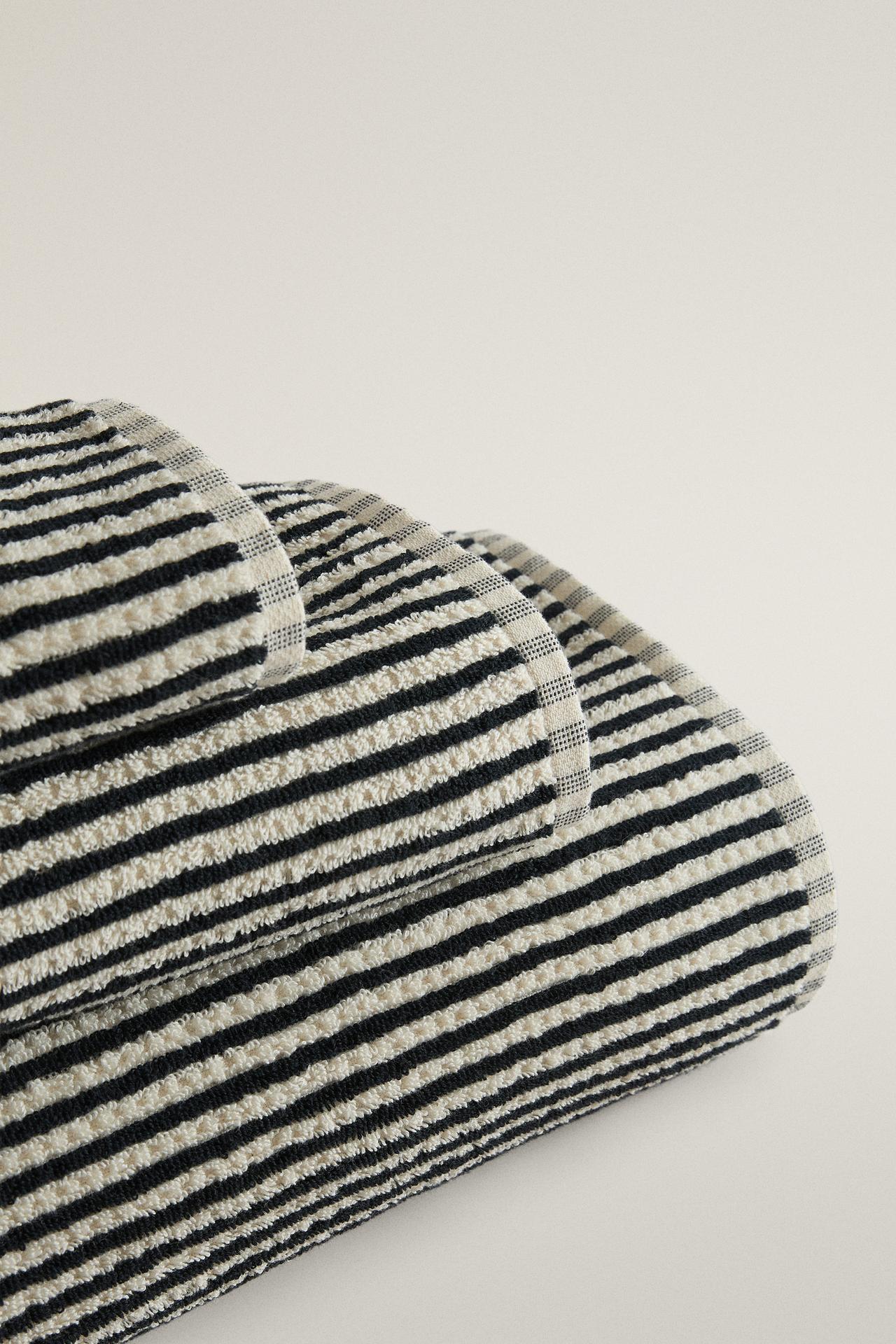 DYED THREAD COTTON BATH TOWEL — Ecru / Black