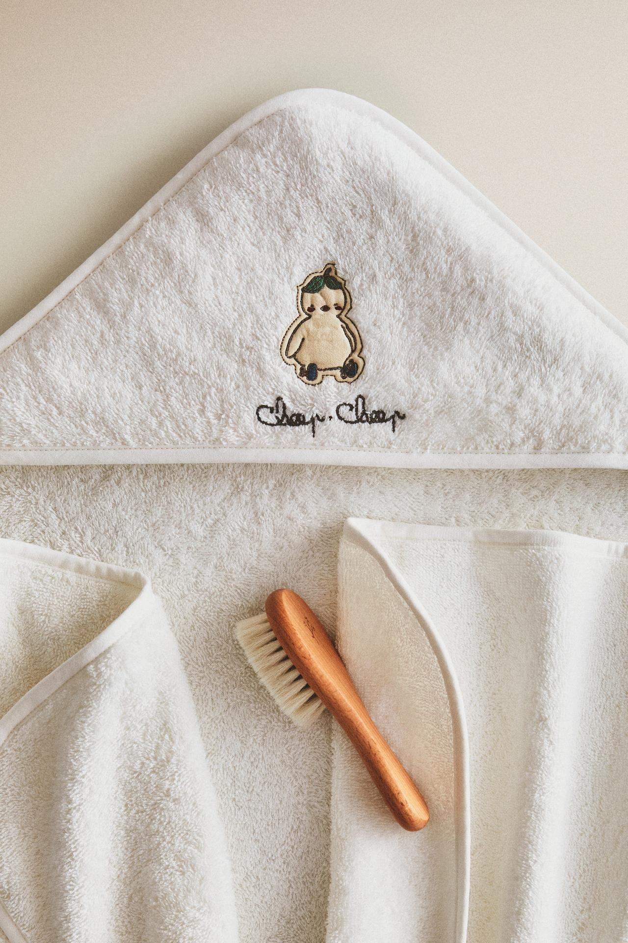 BABY COTTON HOODED BATH TOWEL WITH CHICK — Oyster-white