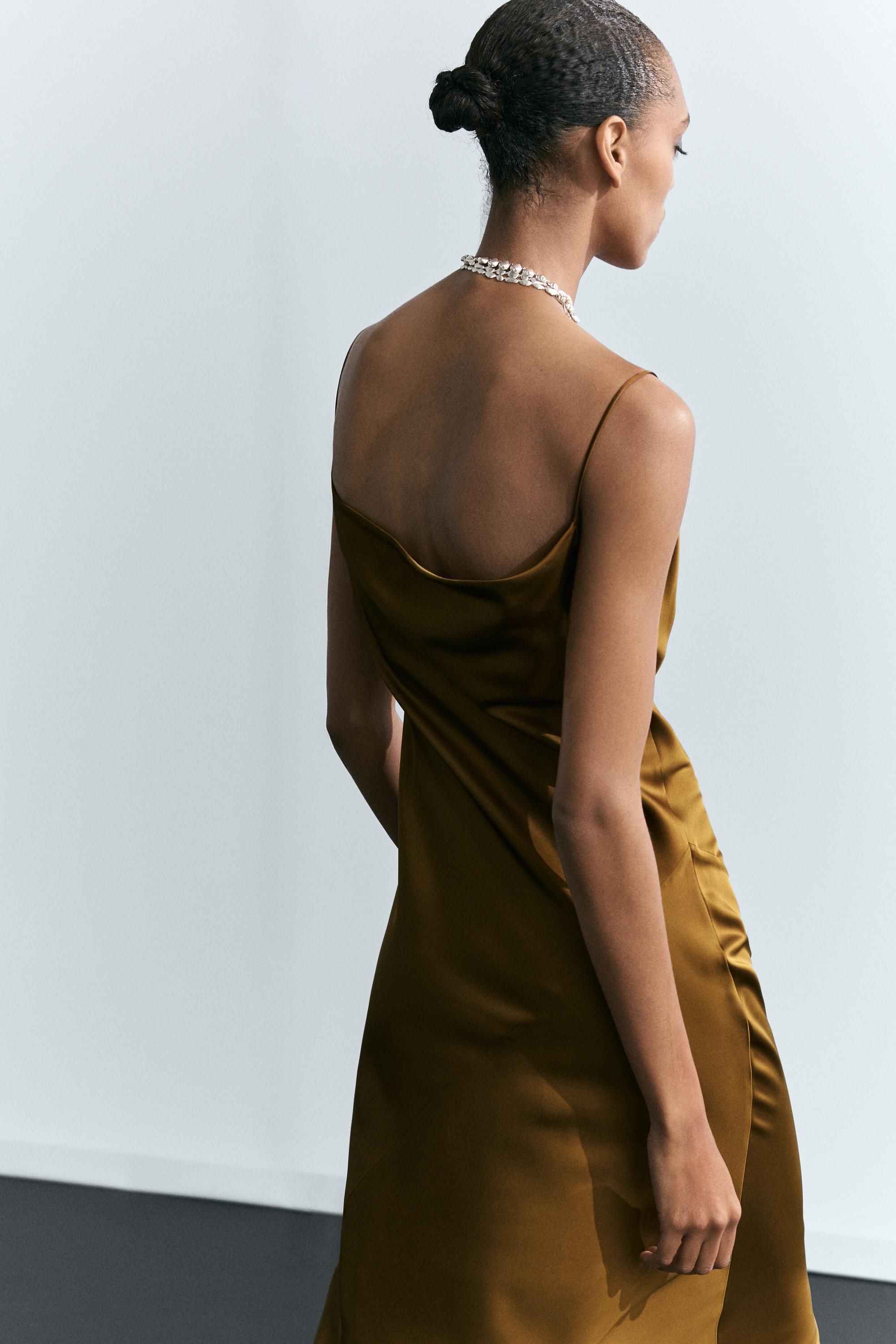 Robe midi fluide satinée