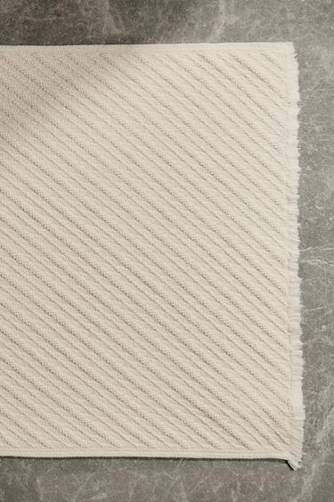 TAPIS DE BAIN RAYURES DIAGONALES - Ivoire de Zara