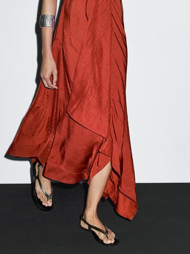 Vestido midi fluido detalle volantes - Naranja de Zara