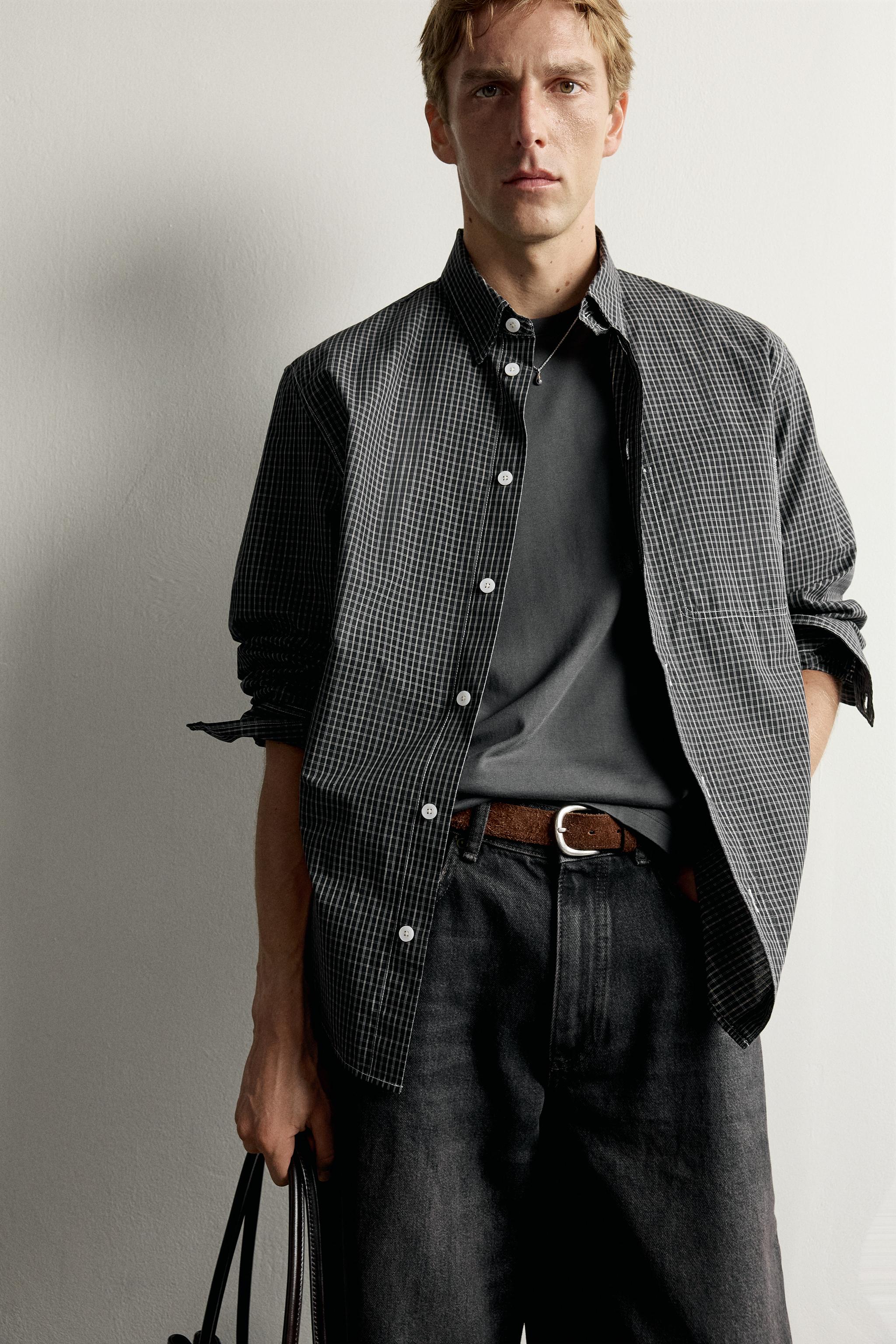 CHEMISE À CARREAUX ET SURPIQÛRES CONTRASTÉES