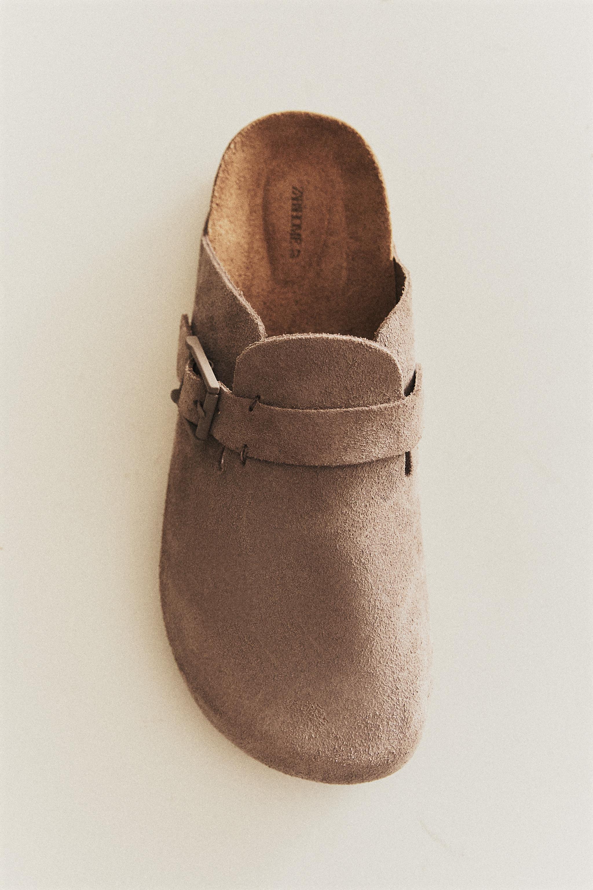 SABOT EN CUIR À BOUCLE ET SURPIQÛRES