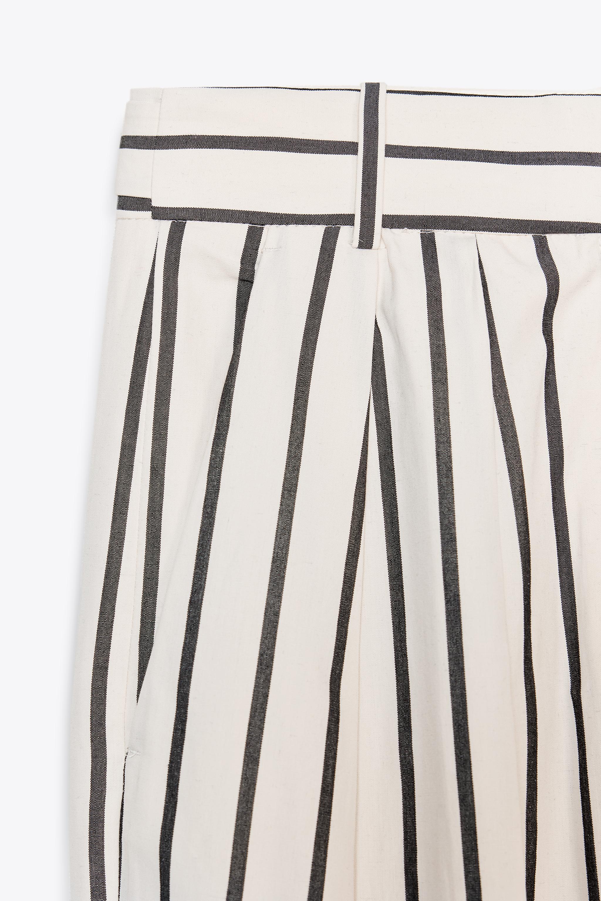 【ZARA】ストライプ柄プリーツ入りパンツツ   7149/060/043 ZW COLLECTION ストライプ柄プリーツ入りパンツ - ネイビー