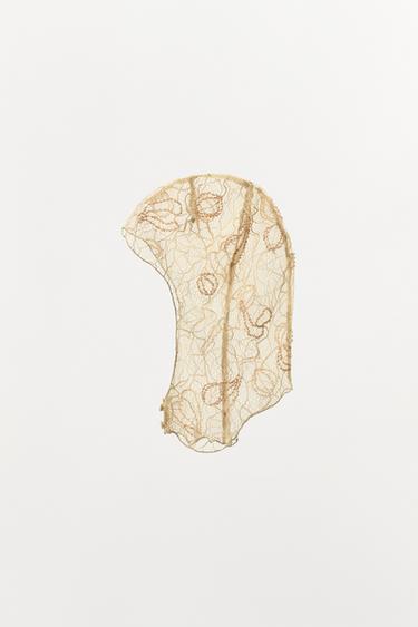 LIMITED EDITION EMBROIDERED LACE HOOD - Ecru by Zara