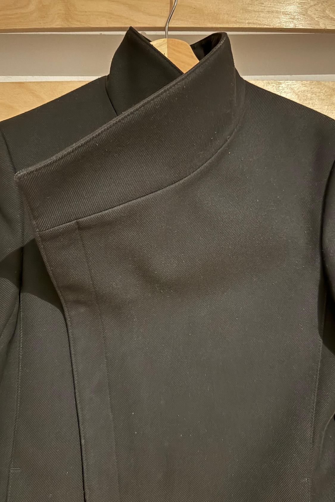 MUY BUEN CHAQUETA EN COLOR NEGRO - Image 3