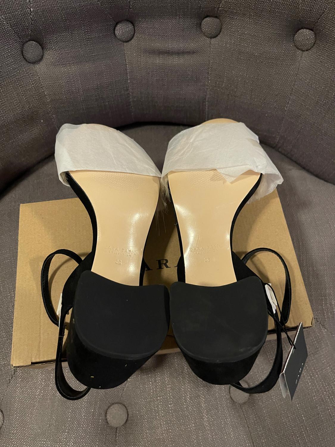 BLACK SUEDE BLOCK HEEL SANDALS WITH SOFT PINK FAUX FUR - Image 3