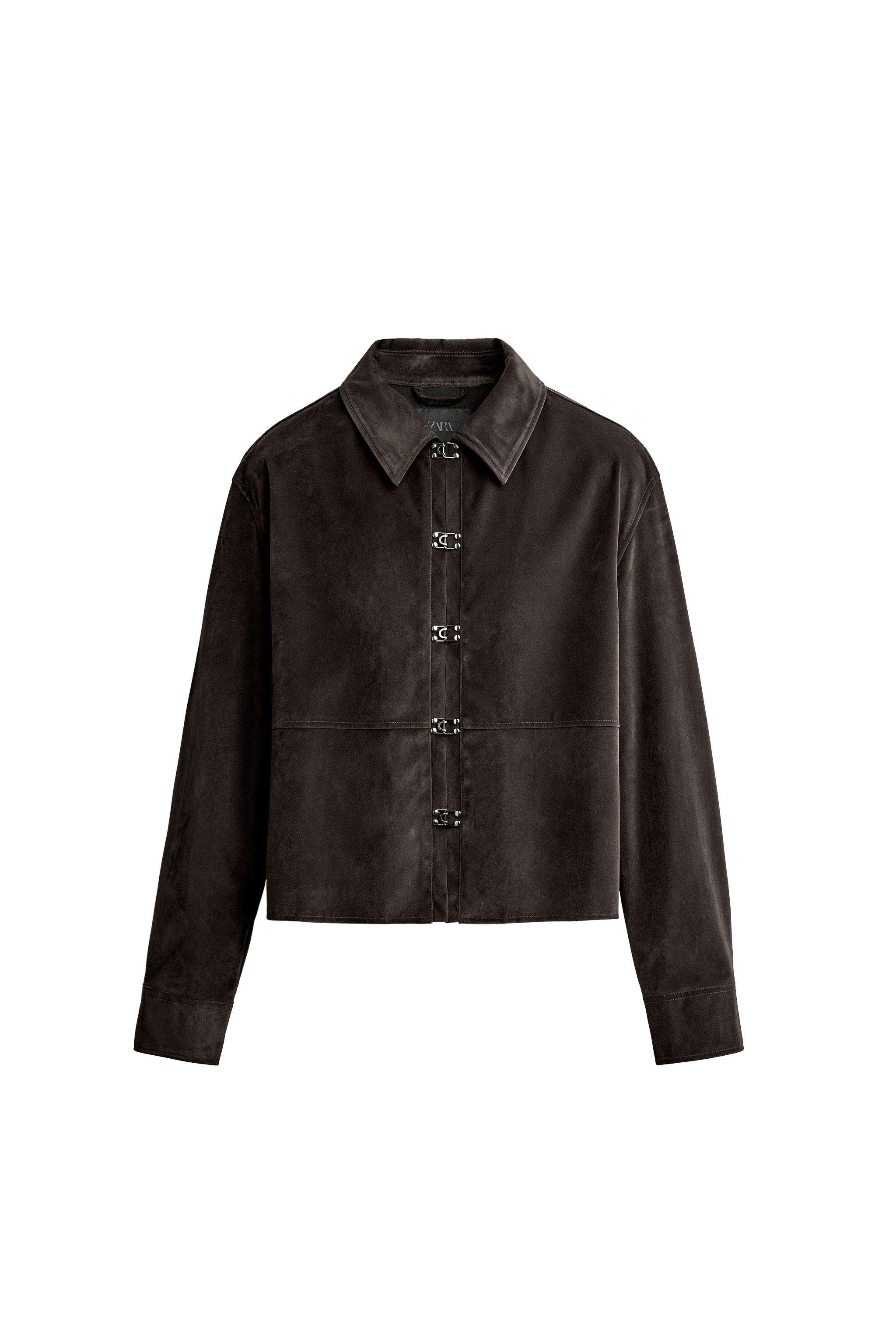 CHAQUETA CROPPED FIT EFECTO PIEL GANCHOS