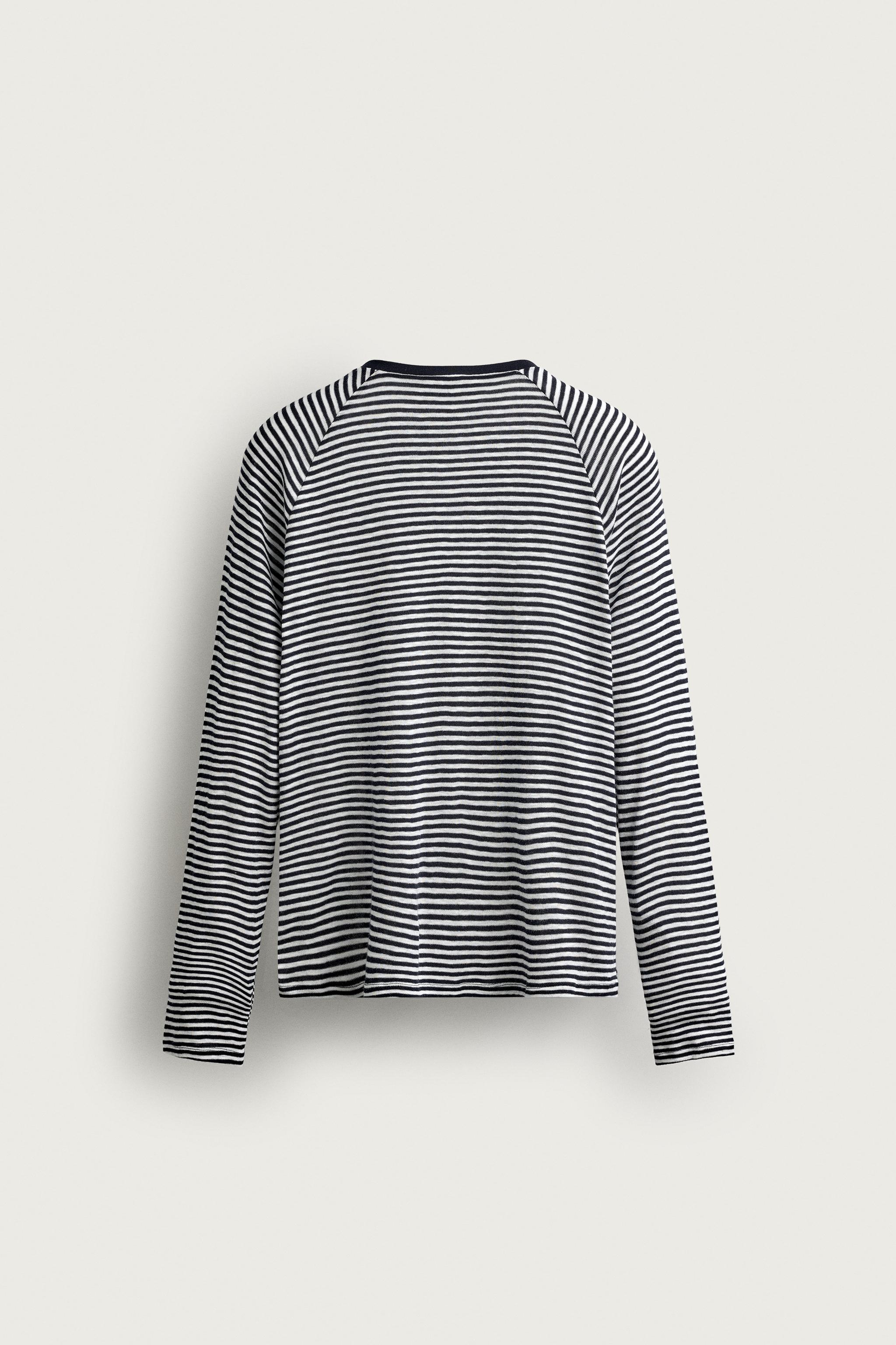 STRIPED BUTTON NECK T-SHIRT