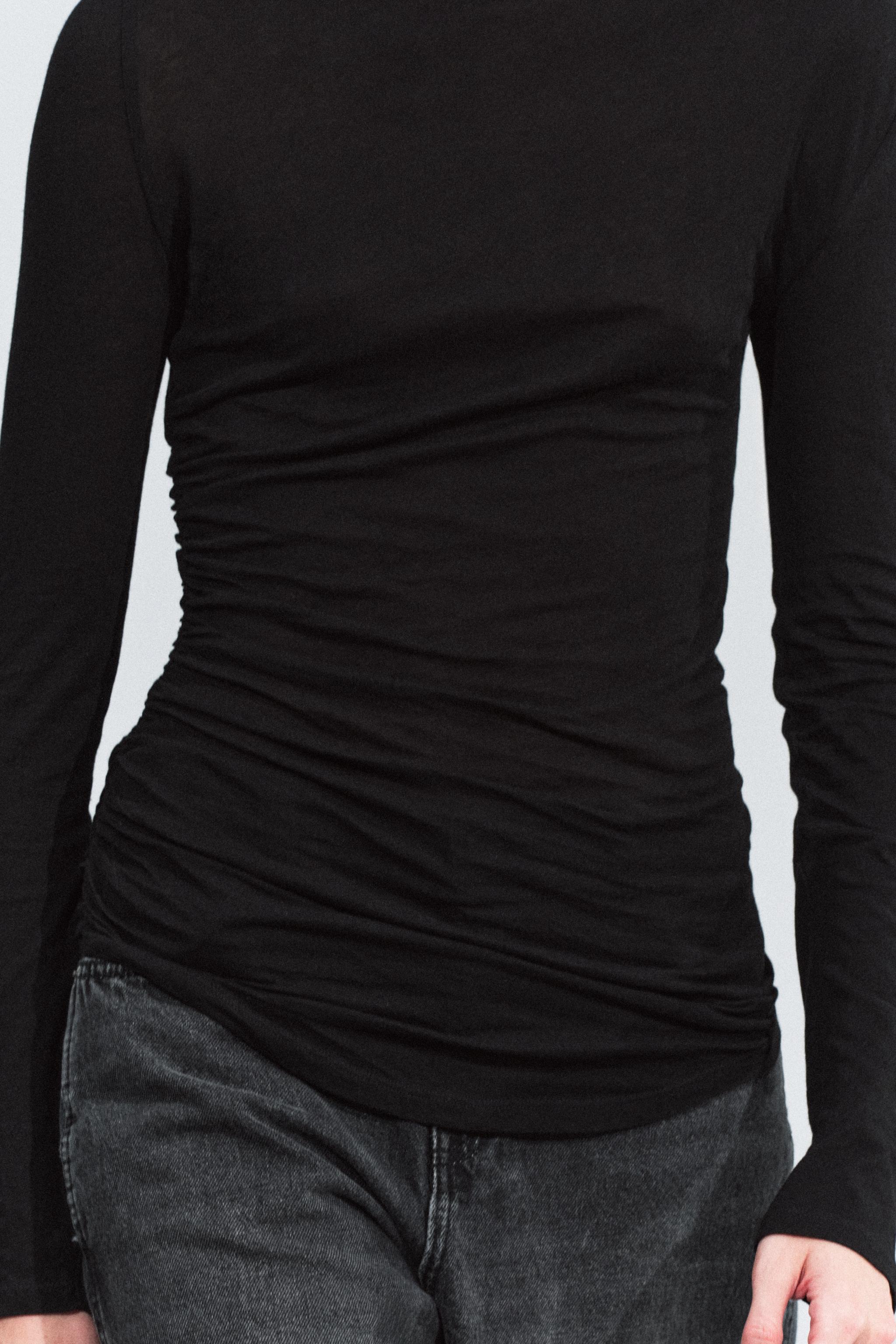 HIGH NECK RUCHED T-SHIRT - thumbnail 8