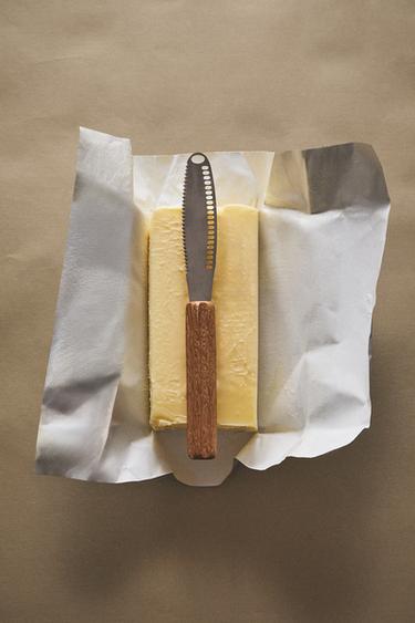 WOODEN BUTTER KNIFE - Brown by Zara