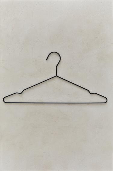 RUBBERISED HANGERS (PACK OF 6) - Black by Zara