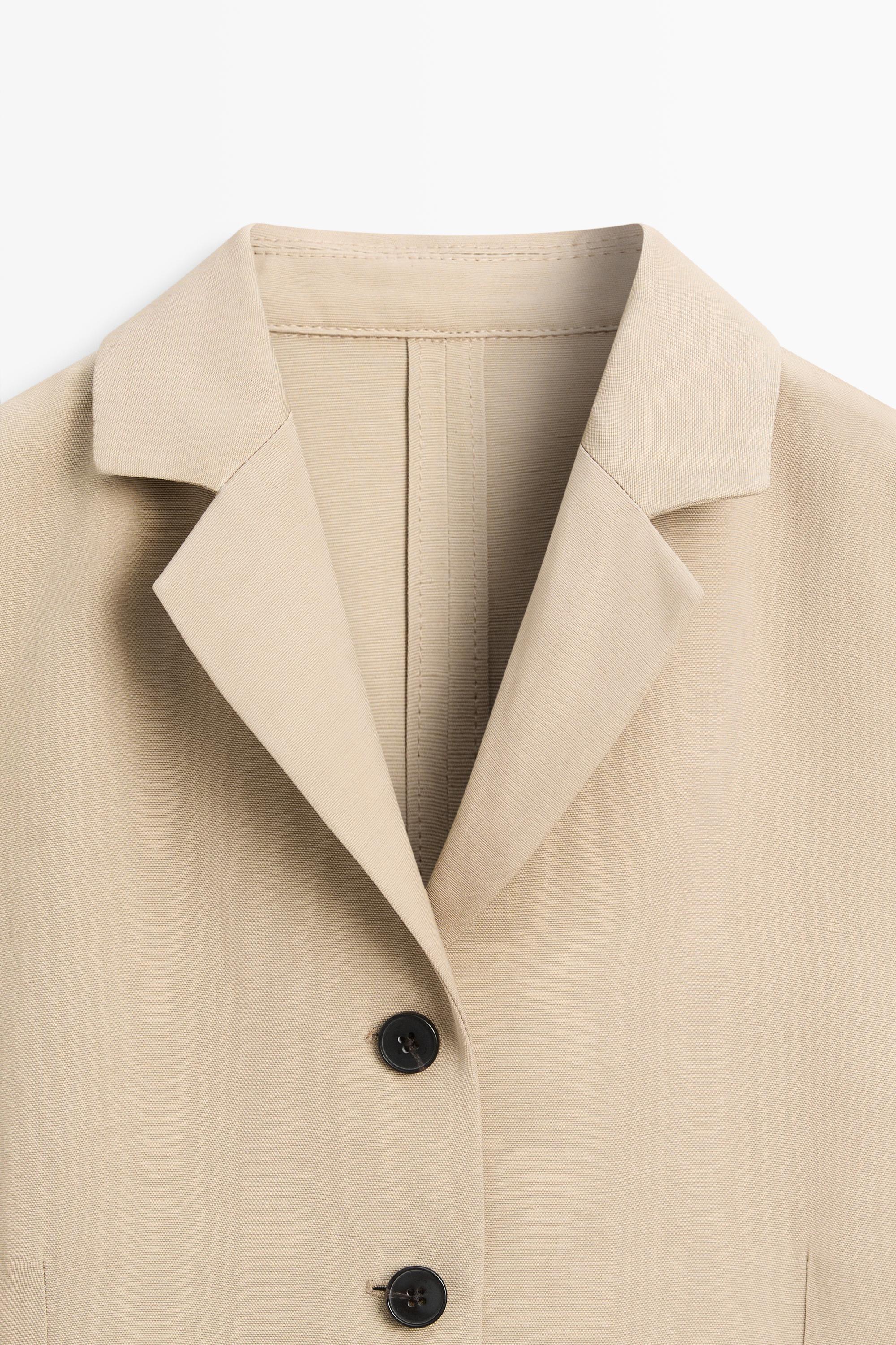 Flowing buttoned blazer
