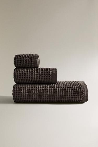 WAFFLE-KNIT COTTON BATH TOWEL - Dark brown by Zara - Image 0