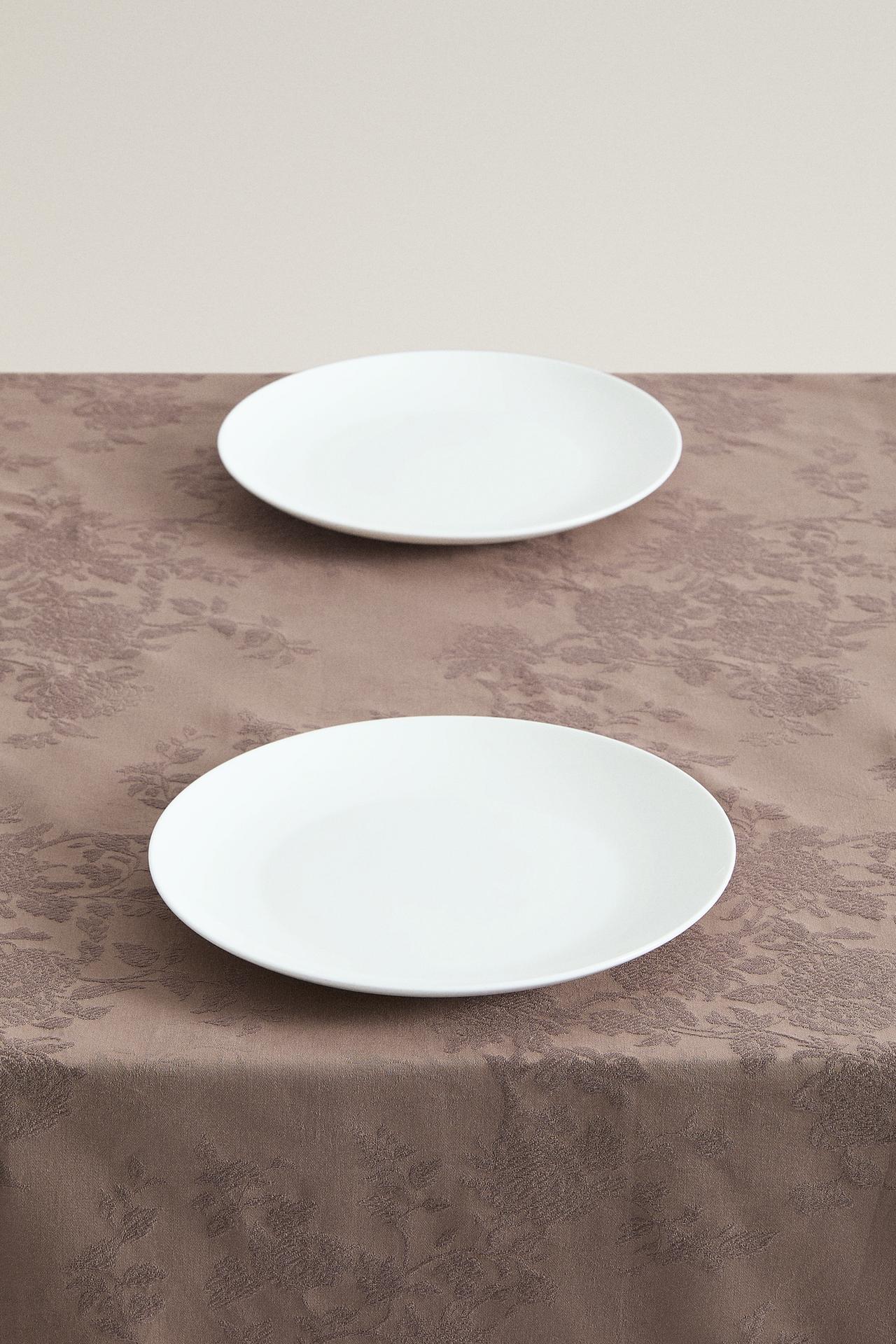 FLORAL JACQUARD TABLECLOTH — Burgundy