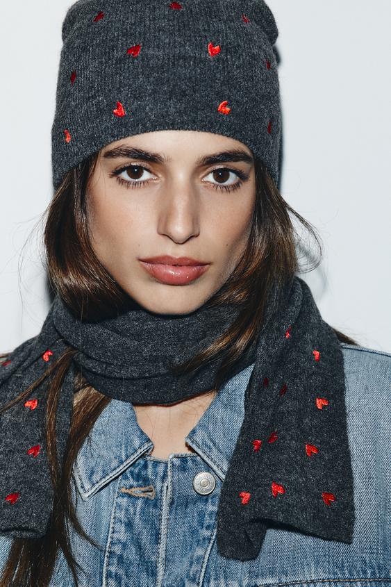 KNIT SCARF WITH EMBROIDERED HEARTS