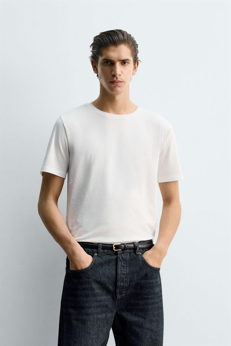 CAMISETA BÁSICA DE CORTE AJUSTADO /01 2
