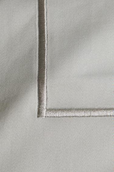 (400 THREAD COUNT) SATEEN PILLOWCASE WITH TRIM - Silver by Zara - Image 4