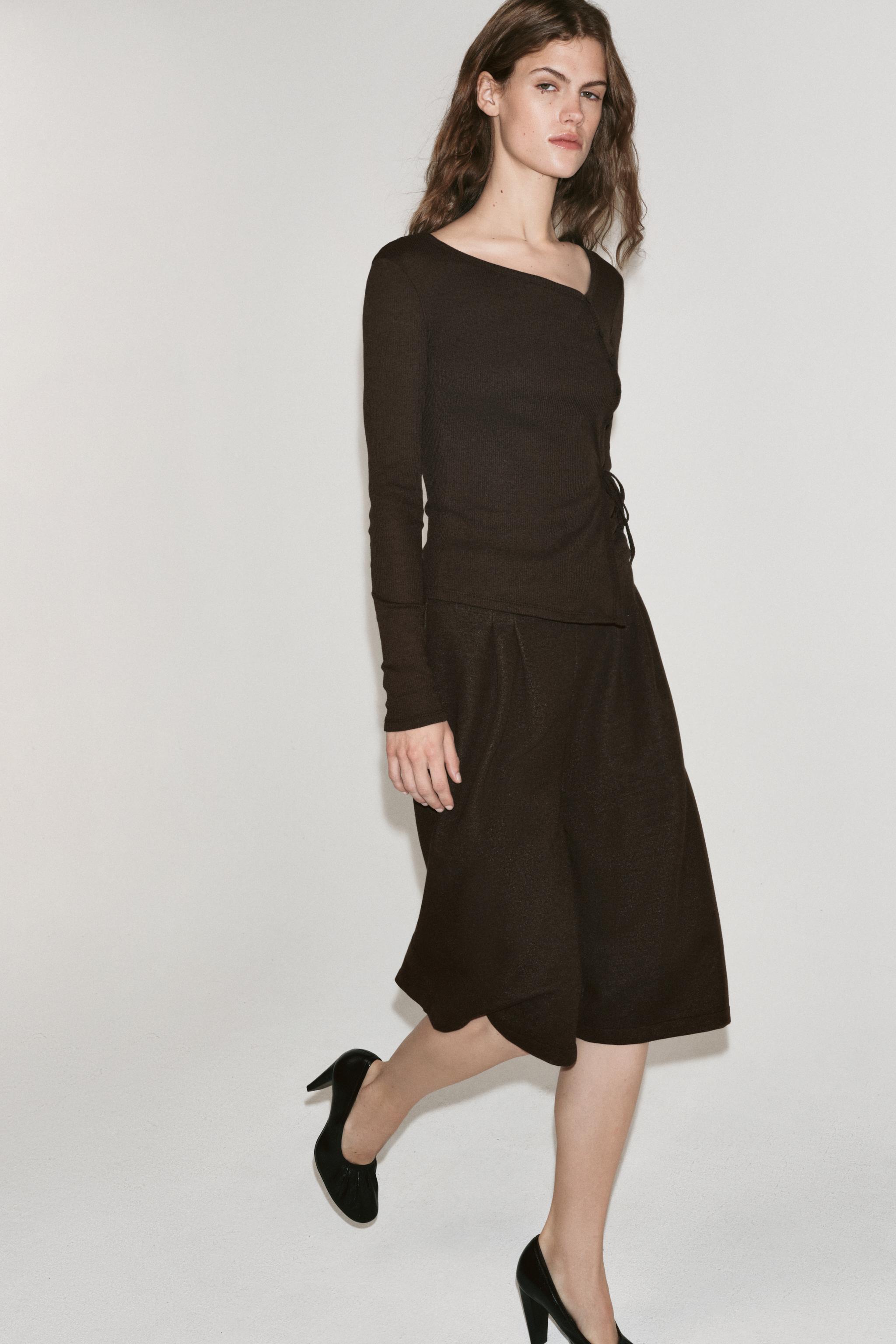 SOFT PLEATED BERMUDA SHORTS