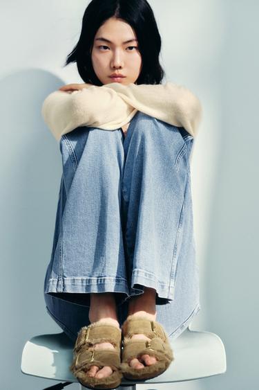 SANDALIA PLANA PELO HEBILLAS - Gris Topo de Zara - Imagen 0