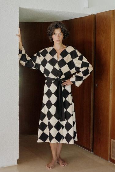 KIMONO LARGO ROMBOS BORDADOS LIMITED EDITION - Crudo / Negro de Zara