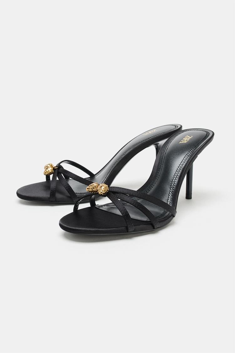 Sandalias de tacón con tiras 4
