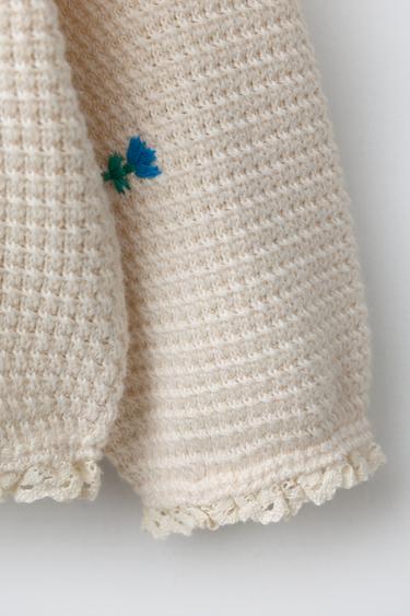 TEXTURED KNIT CARDIGAN WITH EMBROIDERED FLOWERS AND LACE TRIM - Ecru by Zara - Image 3