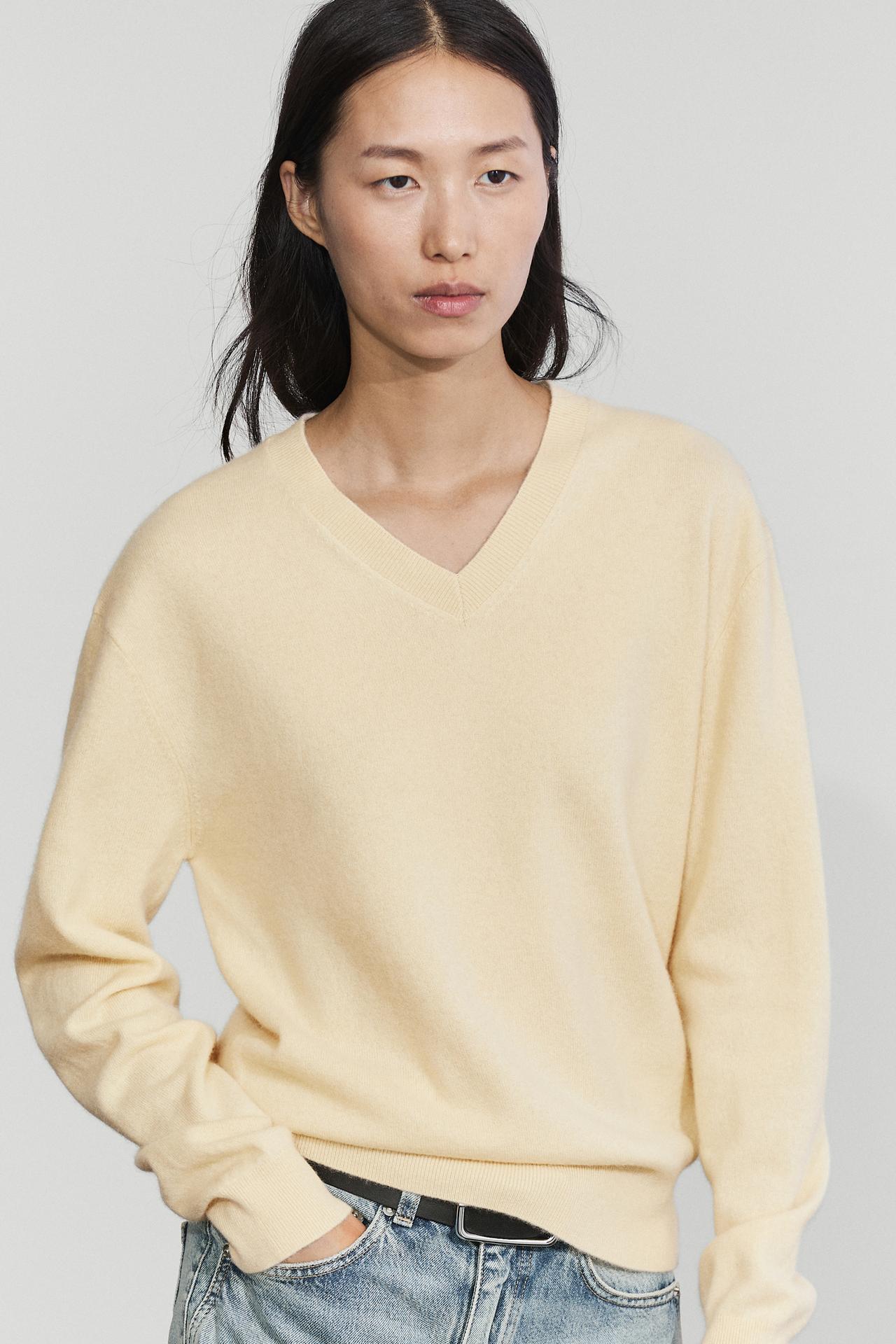 100% cashmere knit sweater — Yellow