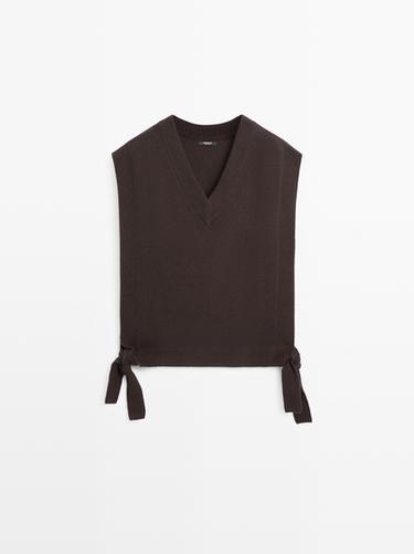 Zara V-neck bib with tie details - Brown