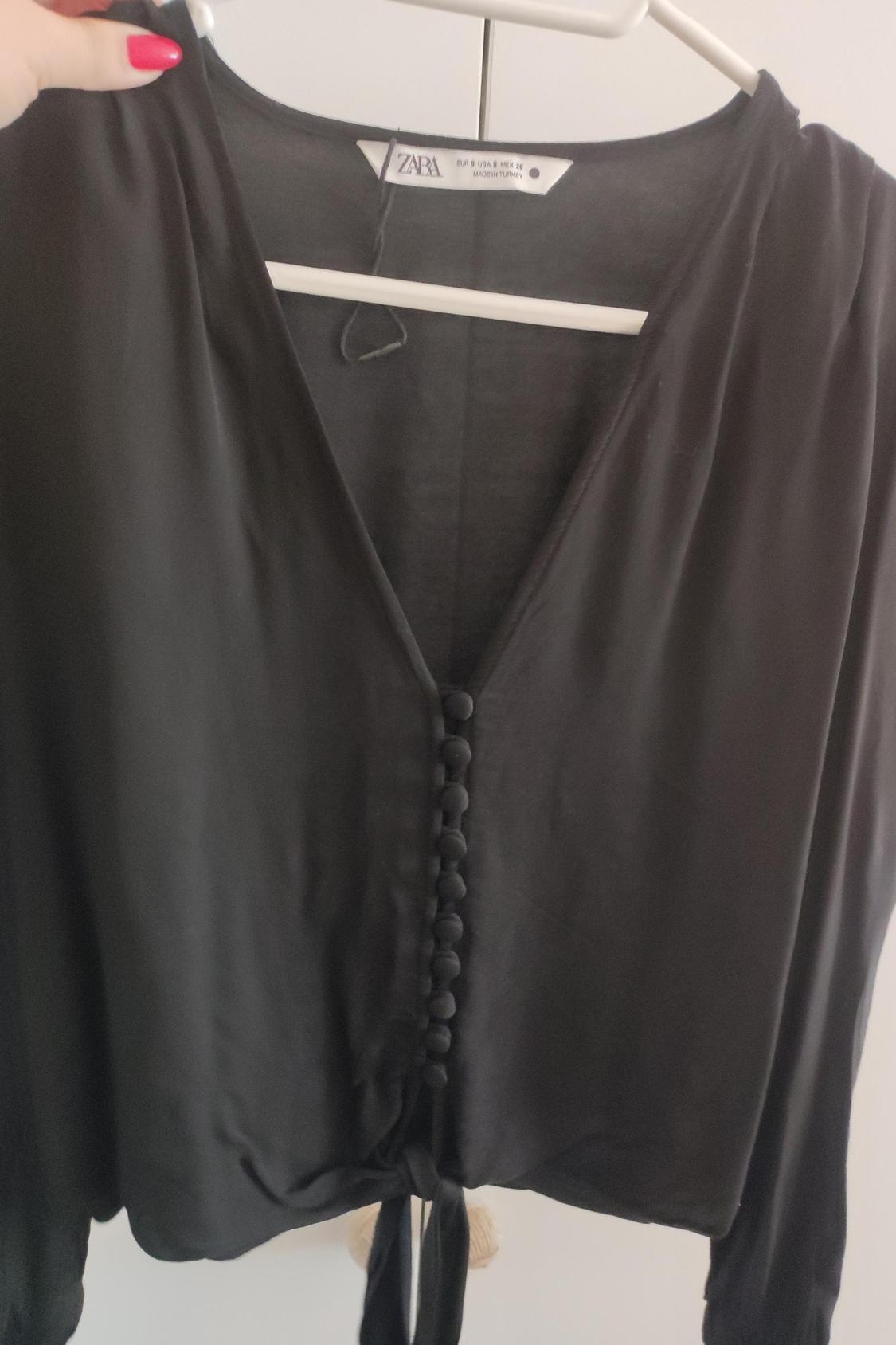 CROPPED KNOTTED BLOUSE