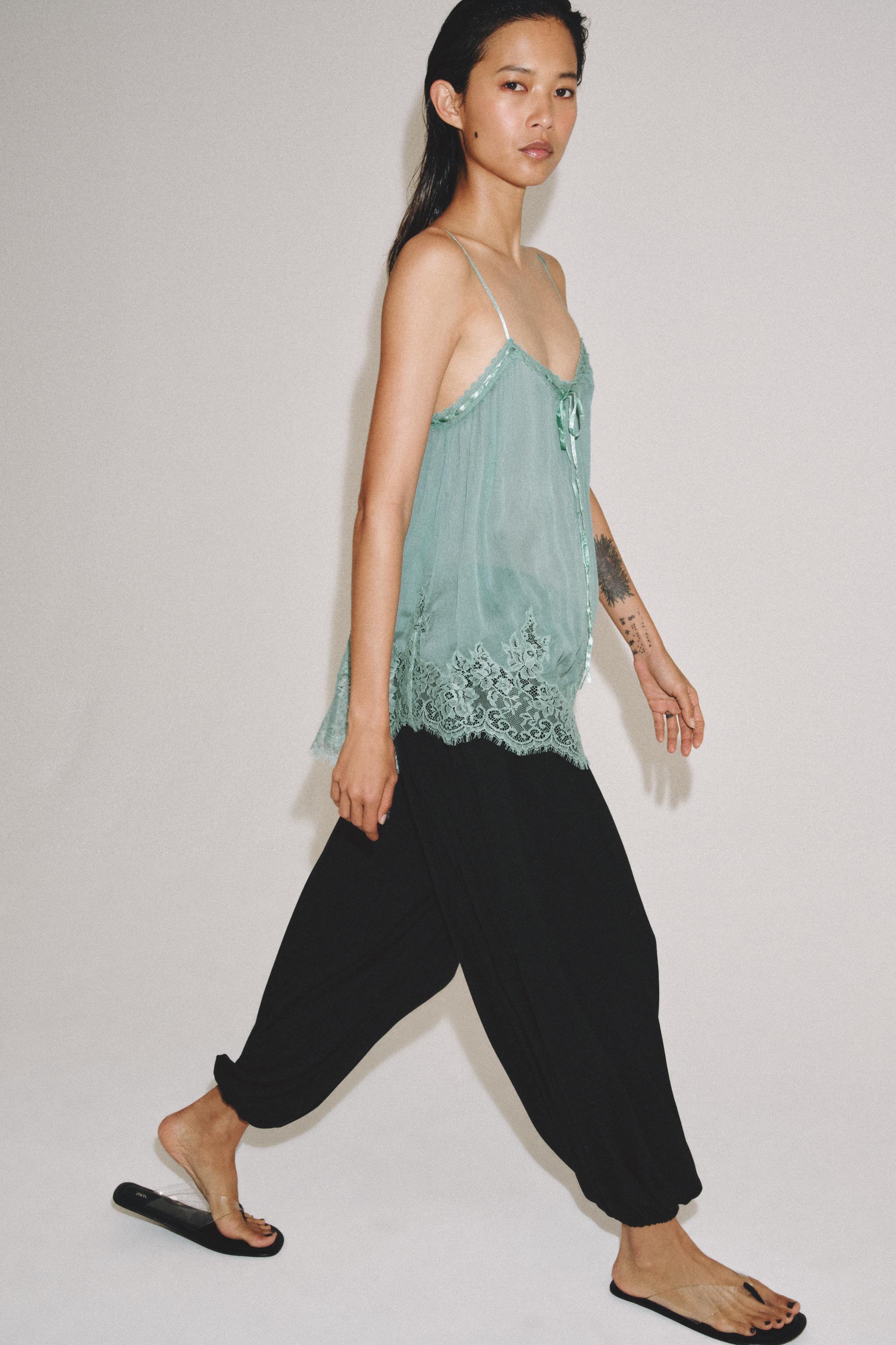 レースストラップトップス ZW COLLECTION - ターコイズブルー | ZARA レースストラップトップス ZW COLLECTION - ターコイズブルー | ZARA
