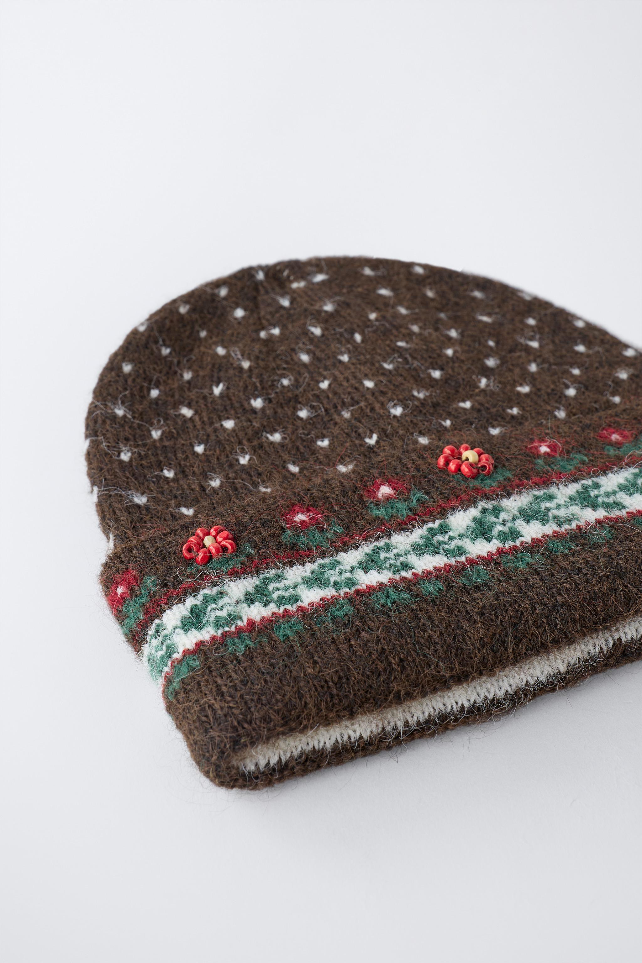 JACQUARD KNIT HAT WITH FLOWERS AND BEADS