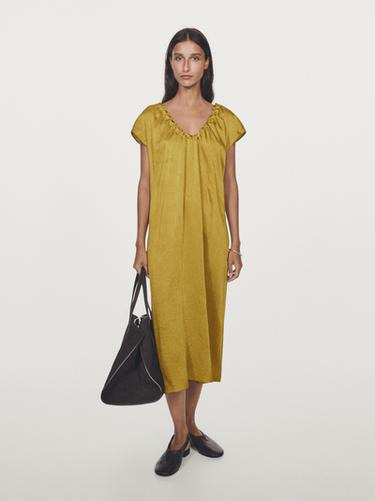 Vestido midi satinado detalle frunce - Aceite de Zara