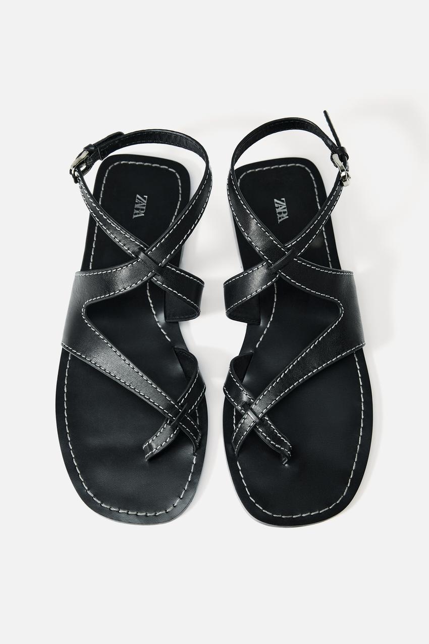 ストラップレザーサンダルブラックZaraのストラップレザーサンダル - ブラック