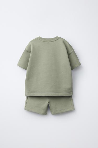 ENSEMBLE JOGGING T-SHIRT ET BERMUDA À ÉTIQUETTE - Vert clair de Zara - Image 1