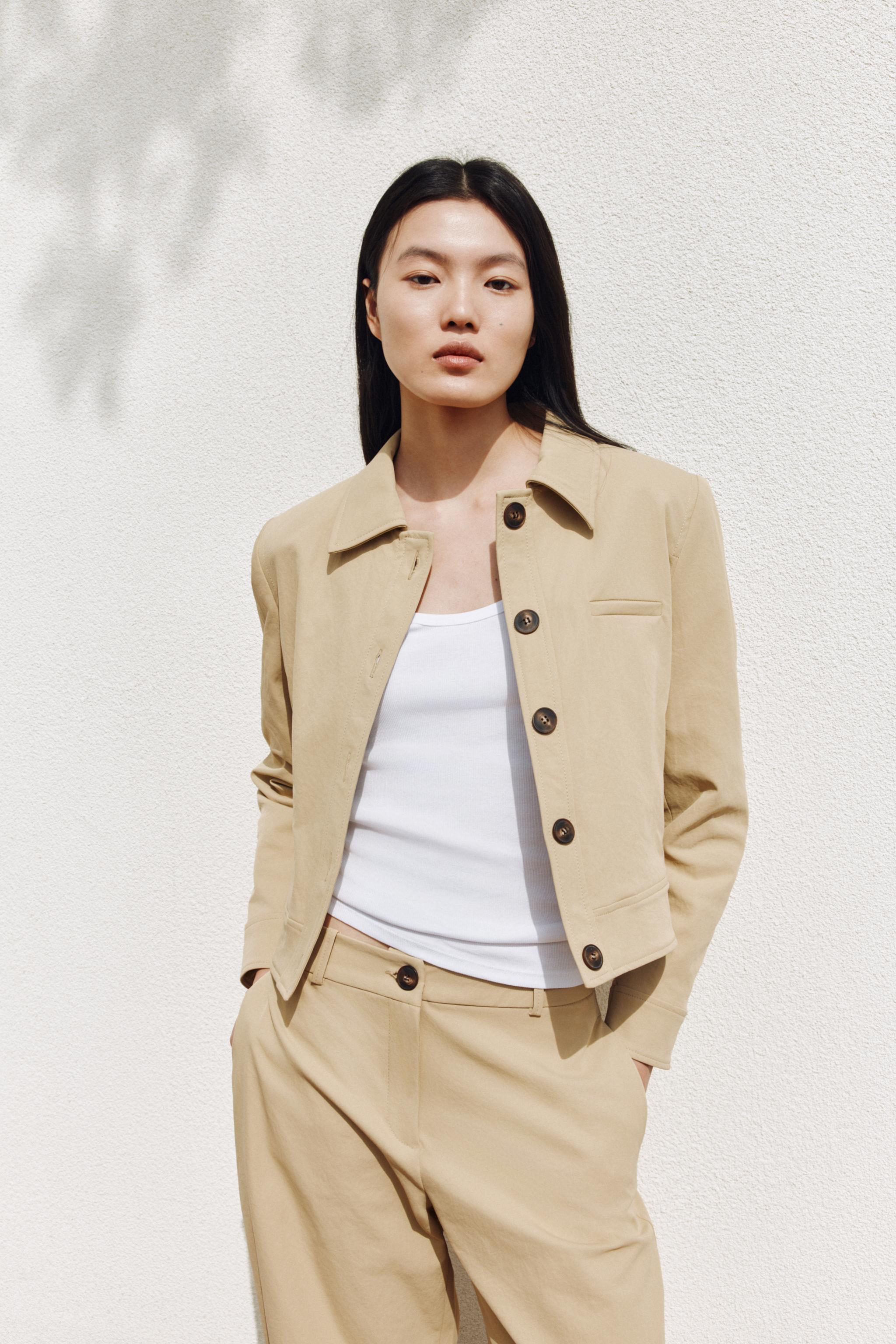 ZARA ベージュ ボア襟 クロップドジャケット ZARA - 【完売品】ZARA ゴールドボタン クロップド ジャケット