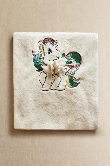 ©2026 HASBRO. MY LITTLE PONY FLEECE BABY BLANKET - Ecru by Zara