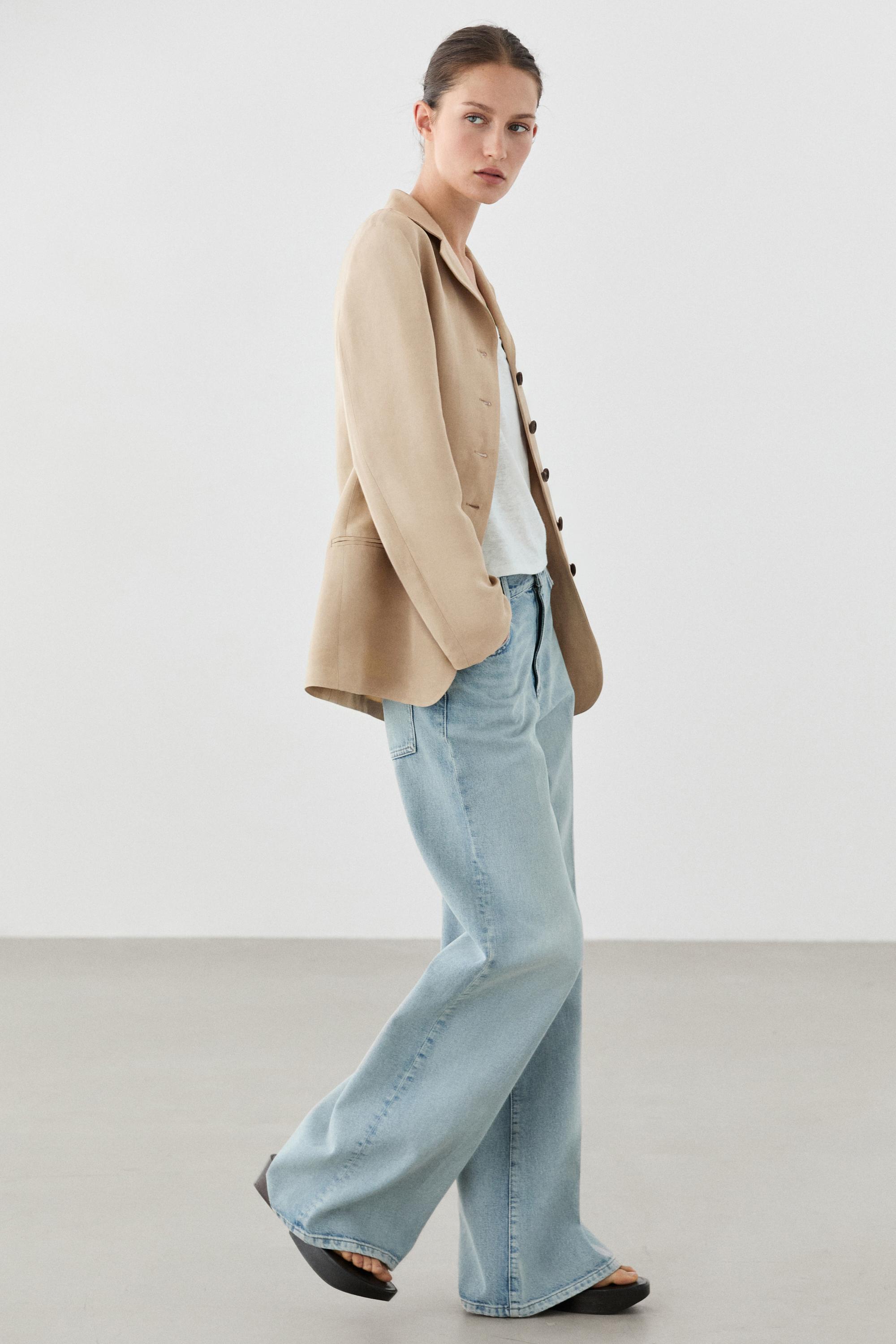 Flowing buttoned blazer
