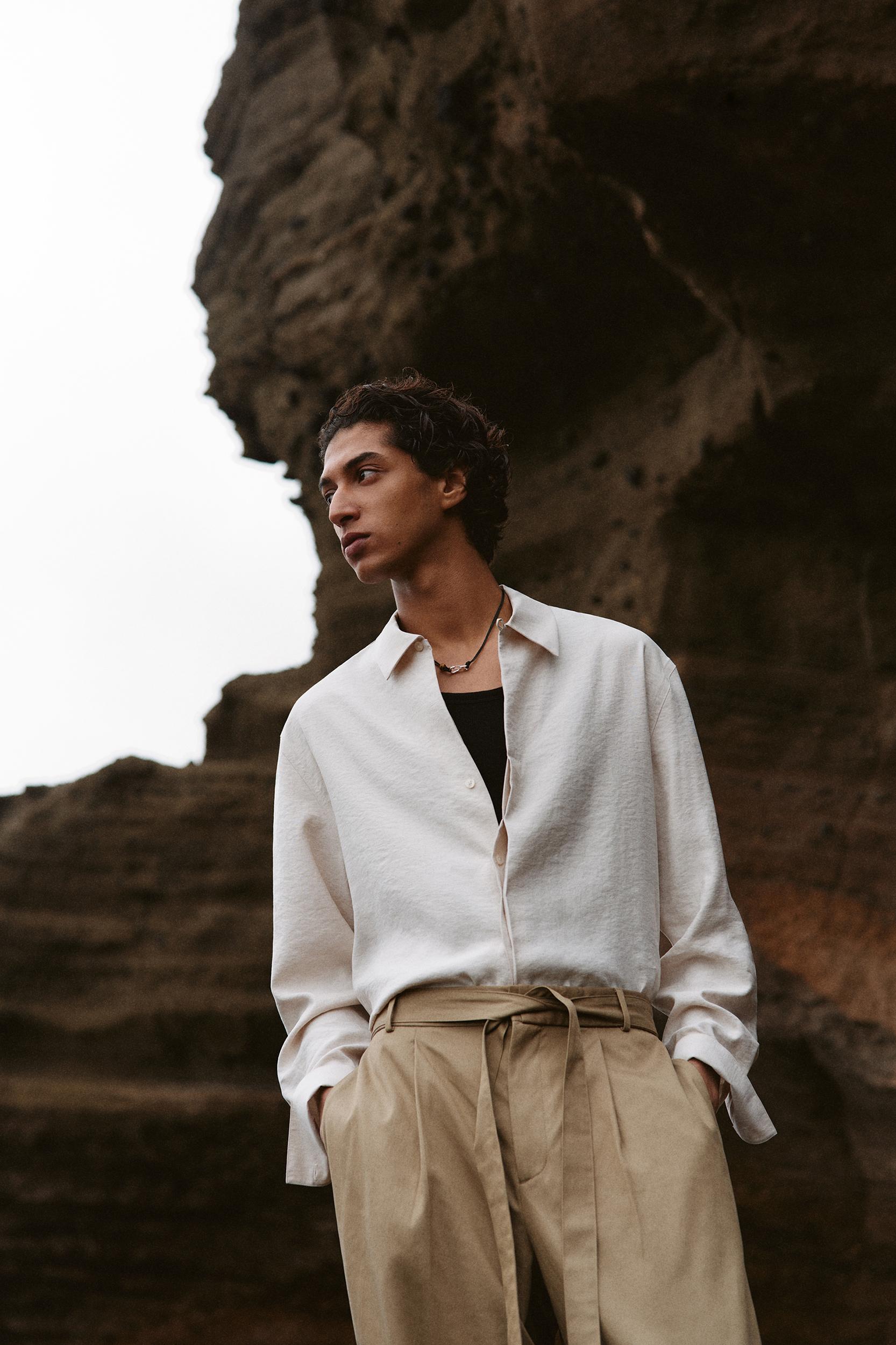 REGULAR FIT TEXTURED T-SHIRT