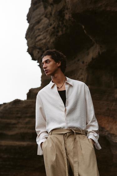 ТЕНИСКА СЪС СТАНДАРТНА КРОЙКА И СТРУКТУРА - ЗЕЛЕНИКАВО от Zara