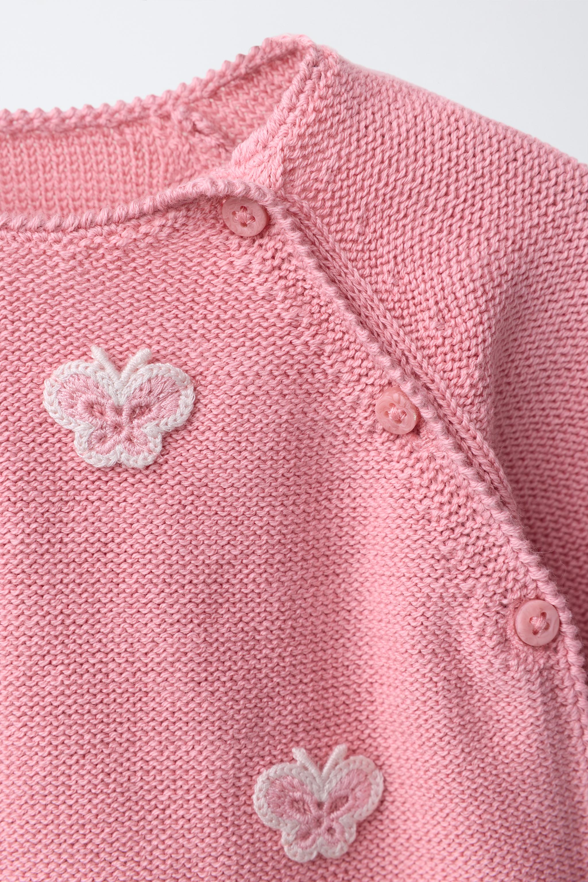 PULL EN MAILLE À PAPILLONS