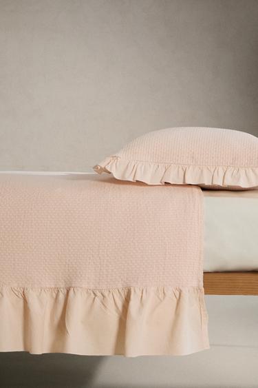 CHILDREN'S BEDSPREAD WITH RUFFLES - Dusty pink by Zara - Image 2
